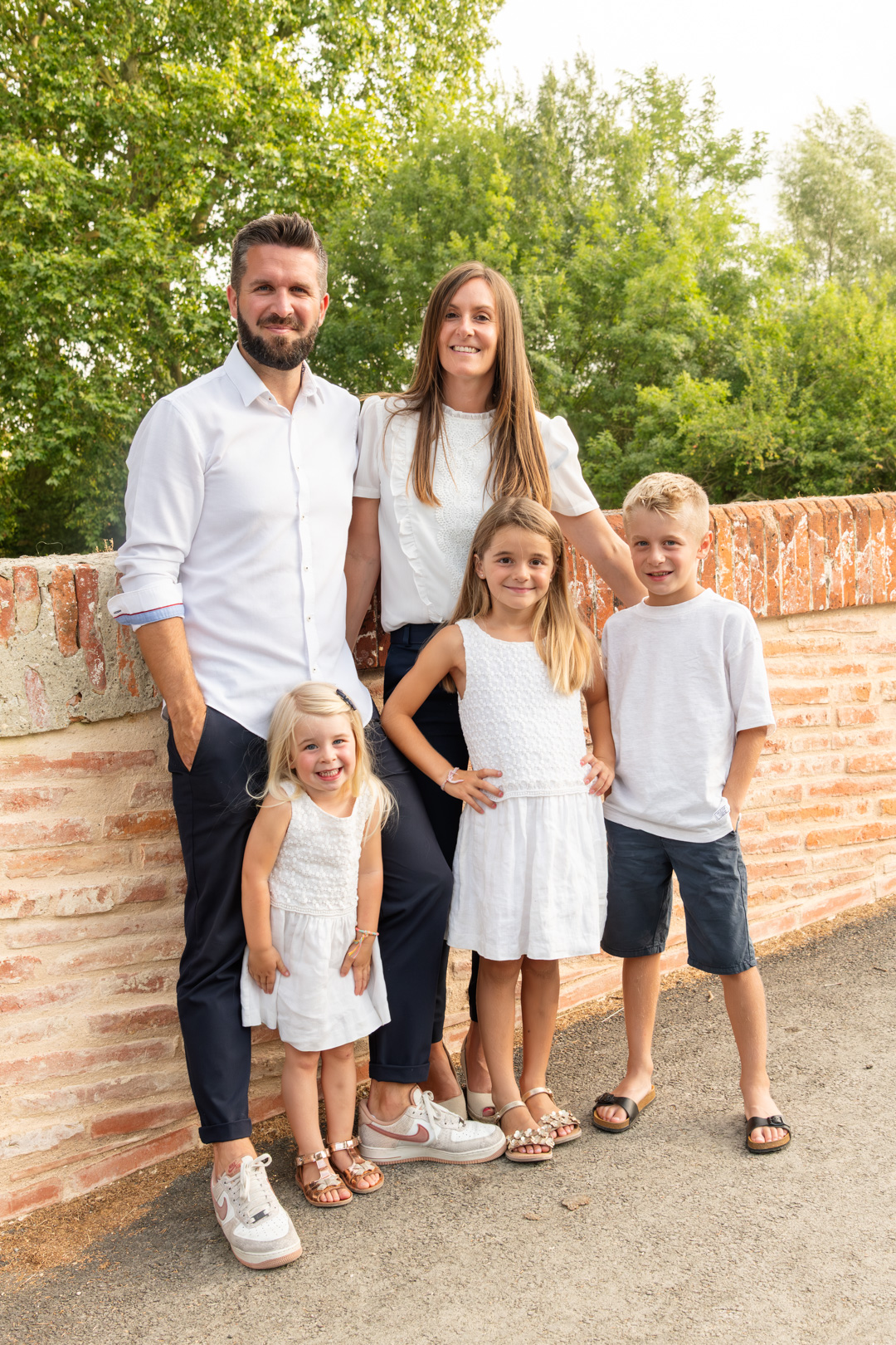 Portrait de famille en extérieur